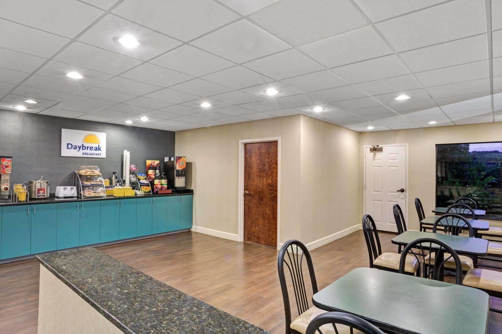 Days Inn - Chapel Hill Exteriör bild