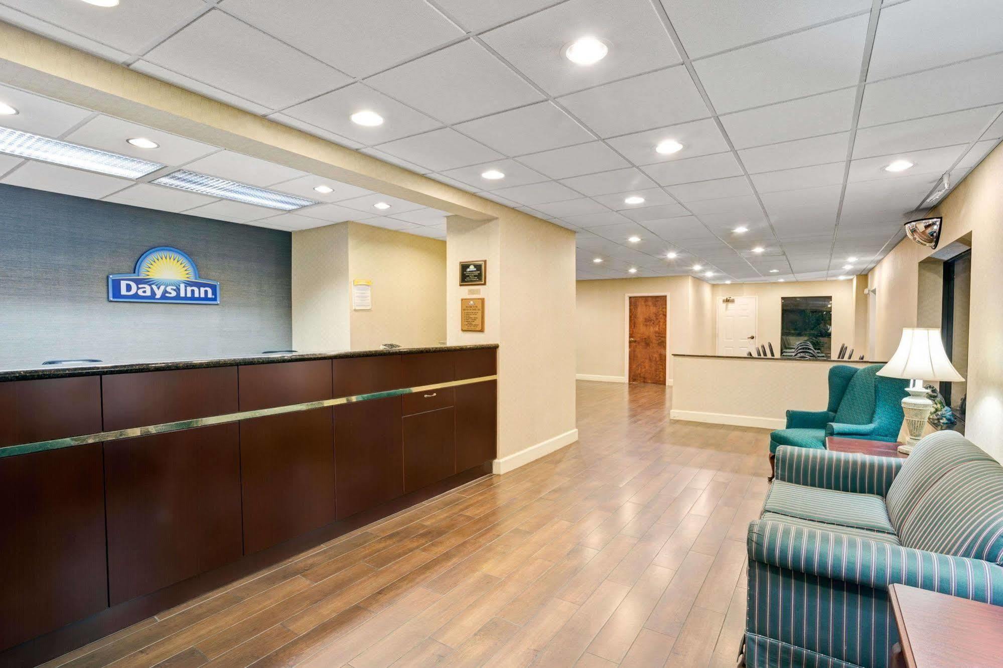 Days Inn - Chapel Hill Exteriör bild